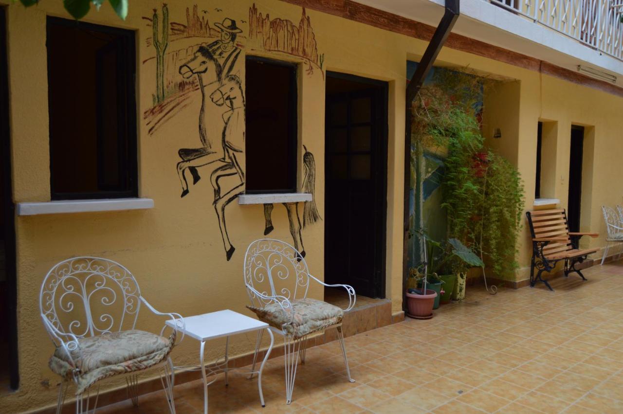 Hostal Coronel Pedro Arraya トゥピサ エクステリア 写真